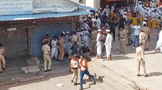 The scuffle broke out after the police allegedly attempted to stop overcrowding inside the temple in Pune's Alandi.
