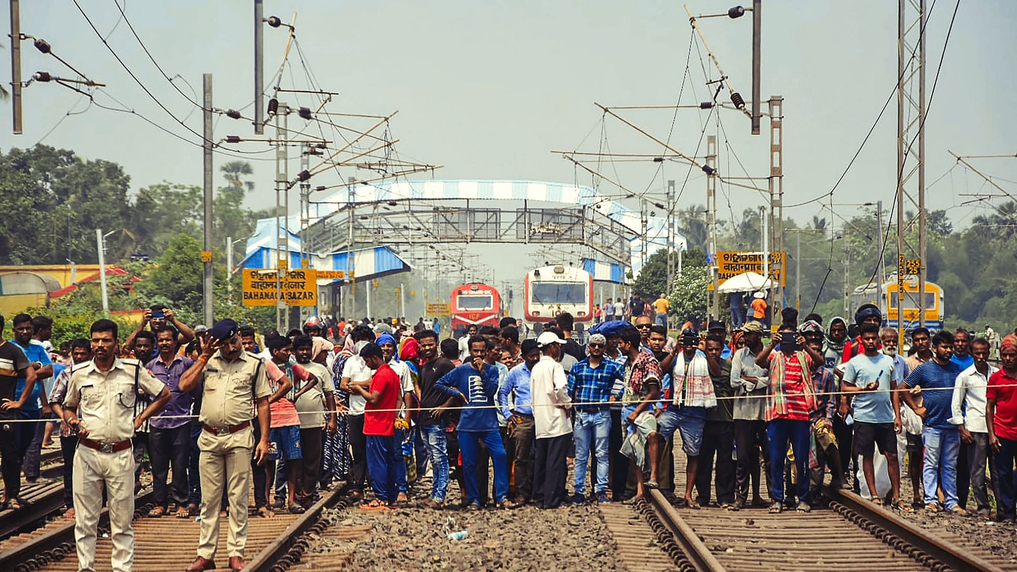 <div class="paragraphs"><p>Police and locals stand as rescue work is underway after an accident involving Coromandel Express, Bengaluru-Howrah Express and a goods train, in Balasore district.</p></div>
