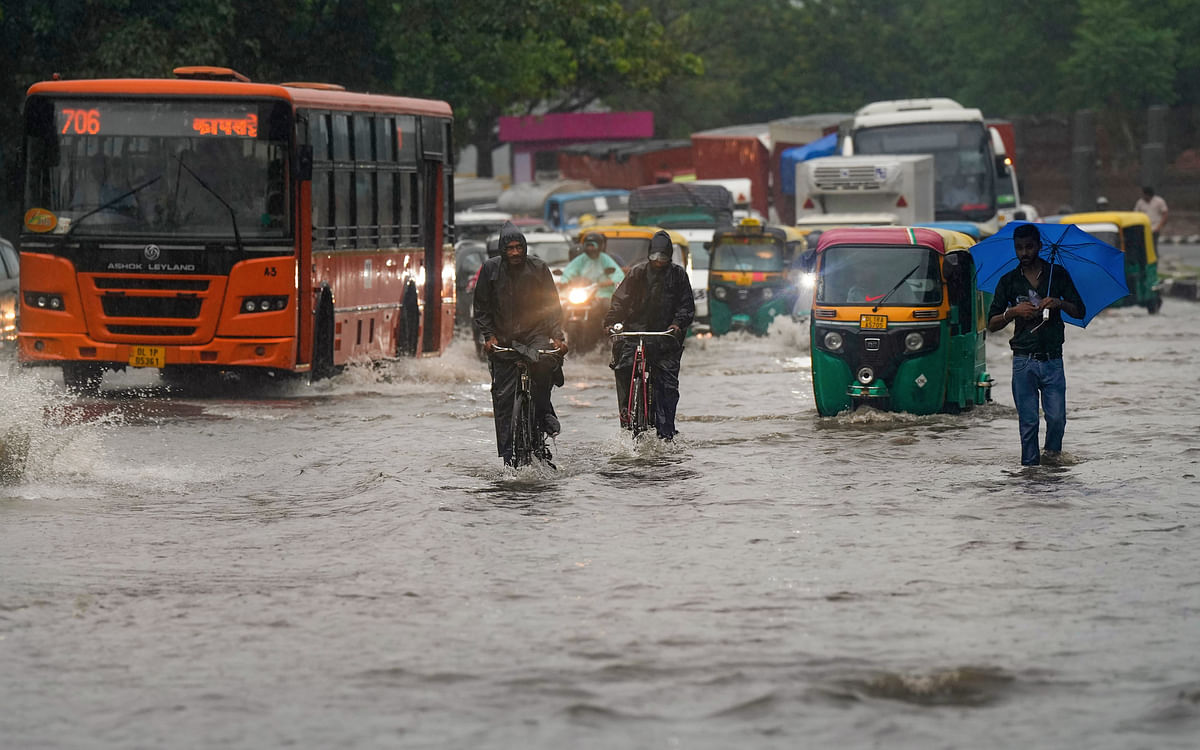 <div class="paragraphs"><p>Traffic moves through a waterlogged road near Nigambodh Ghat after heavy monsoon rainfall in New Delhi on Sunday, 9 July.</p></div>