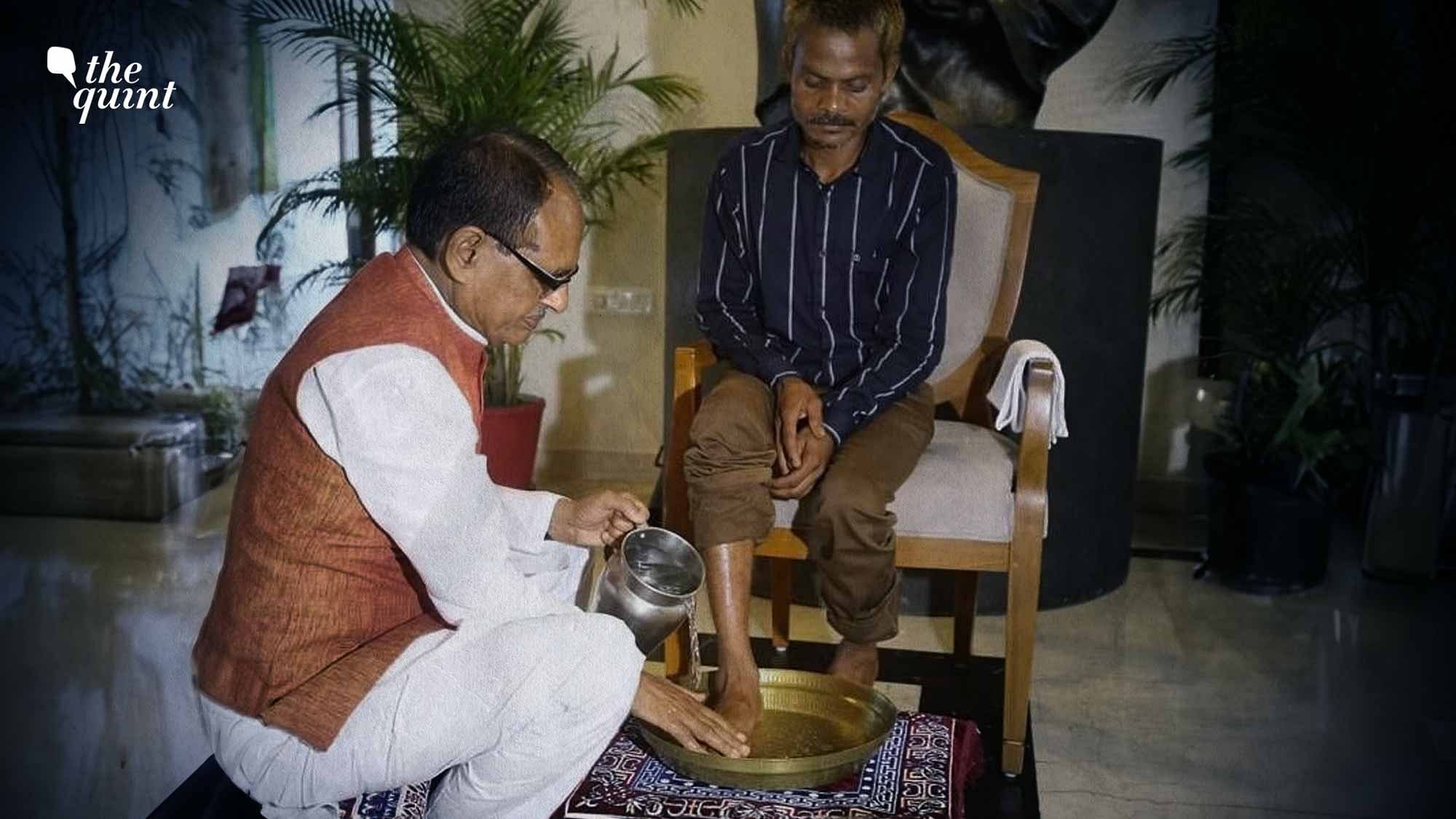 <div class="paragraphs"><p>Shivraj Singh Chouhan invited Dashmat Rawat to his official residence in Bhopal where he washed his feet and garlanded him.</p></div>