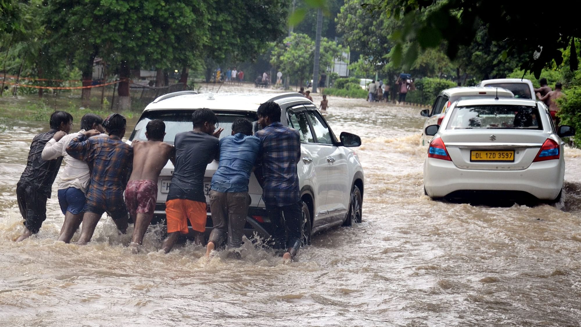 <div class="paragraphs"><p>Vehicles wade through a waterlogged road after heavy monsoon rains on Medicity Road in Gurugram on Sunday, 9 July.</p></div>