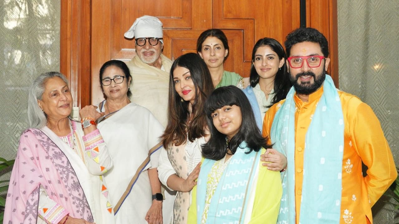 <div class="paragraphs"><p>Mamata Banerjee poses with the Bachchan family.</p></div>