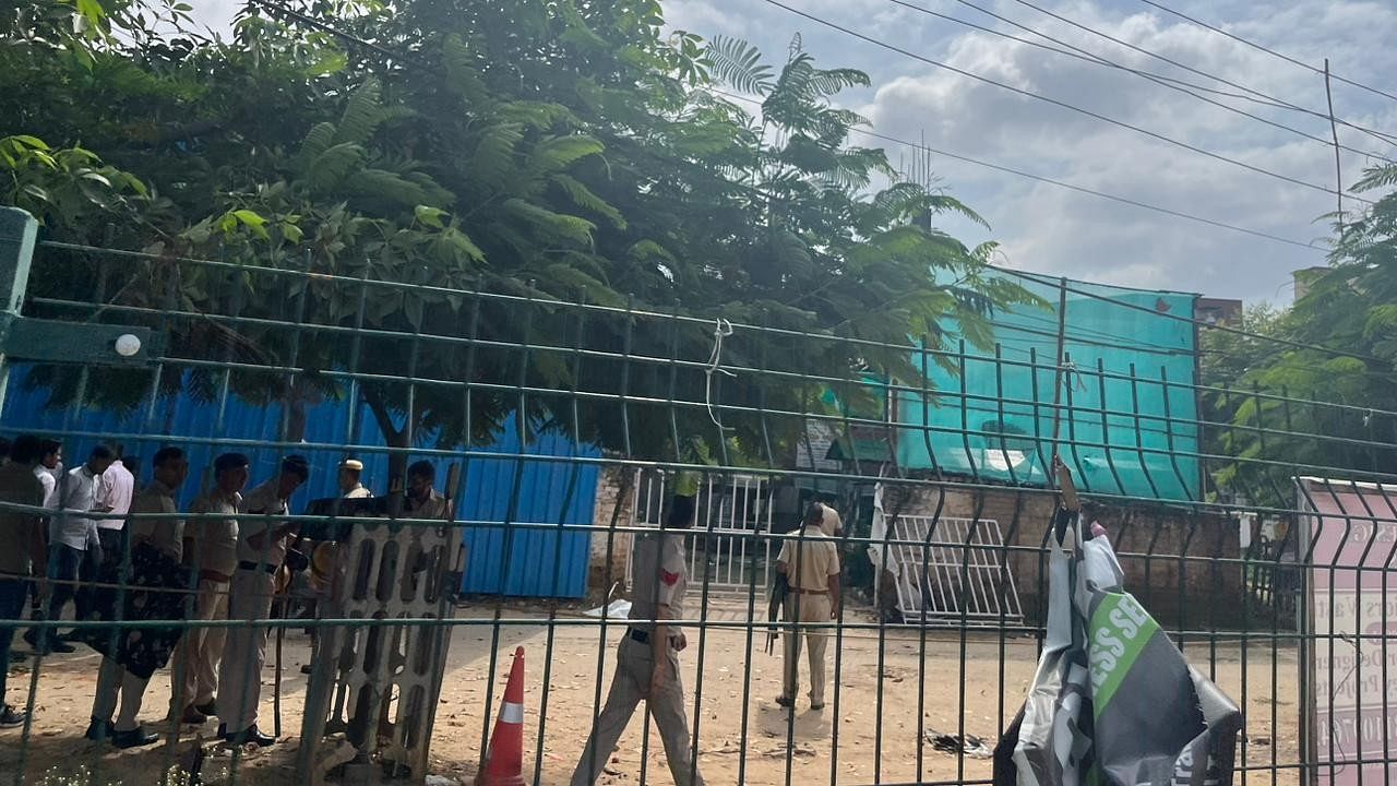<div class="paragraphs"><p>Police officials stationed at Nuh in Haryana on the morning of Tuesday, 1 August, after communal clashes erupted on Monday, 31 July.</p></div>