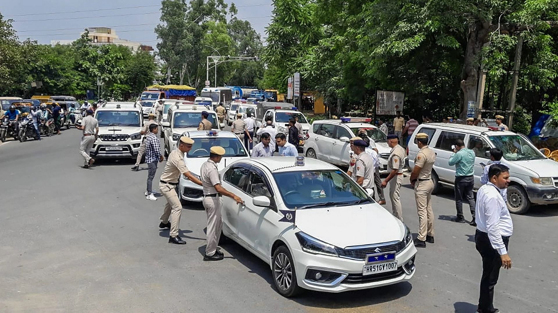 <div class="paragraphs"><p>Security personnel conduct a route march to maintain law and order after clashes between two groups on Monday, in Faridabad</p></div>