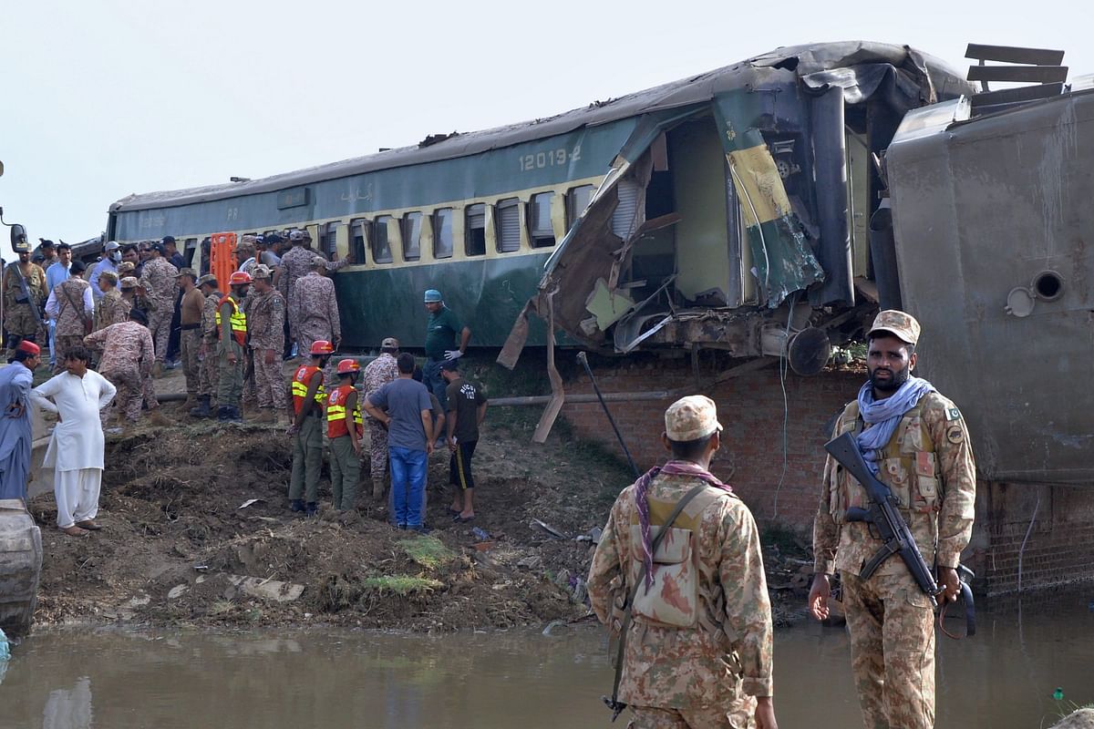 The rescue operation is going on with the help of Pakistan Army, Sindh Rangers, and Provincial Government.