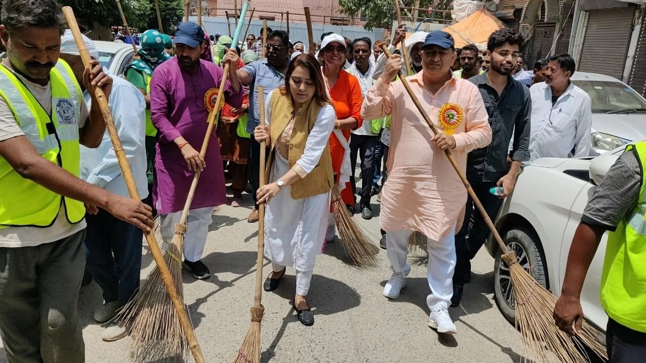 <div class="paragraphs"><p>The AAP-led MCD launched a cleanliness campaign in Delhi on Saturday.&nbsp;</p></div>