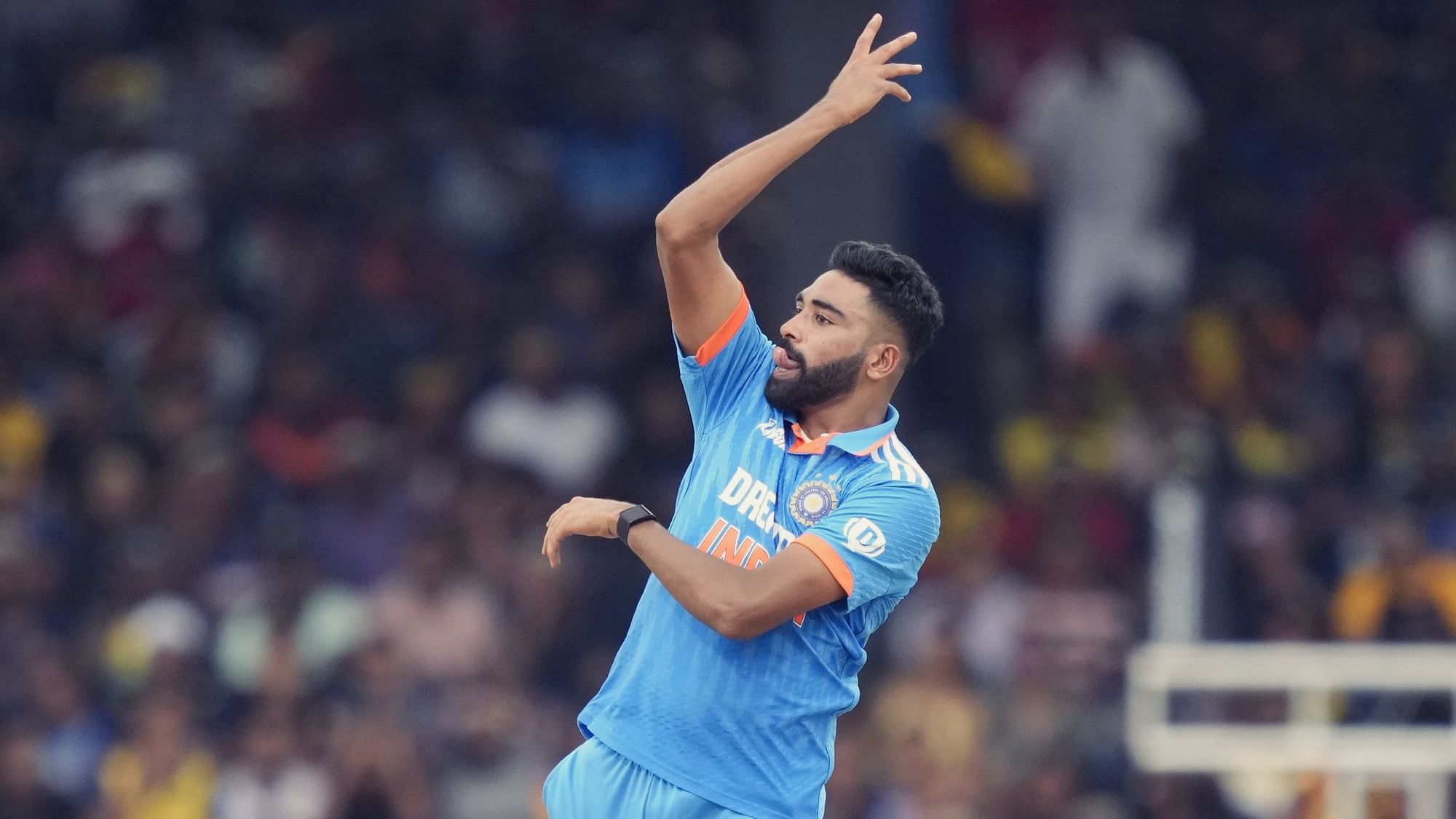 <div class="paragraphs"><p>India vs Sri Lanka:&nbsp;Former Players, Fans Laud Mohammed Siraj as Six-Fer Powers India to Asia Cup Win</p></div>