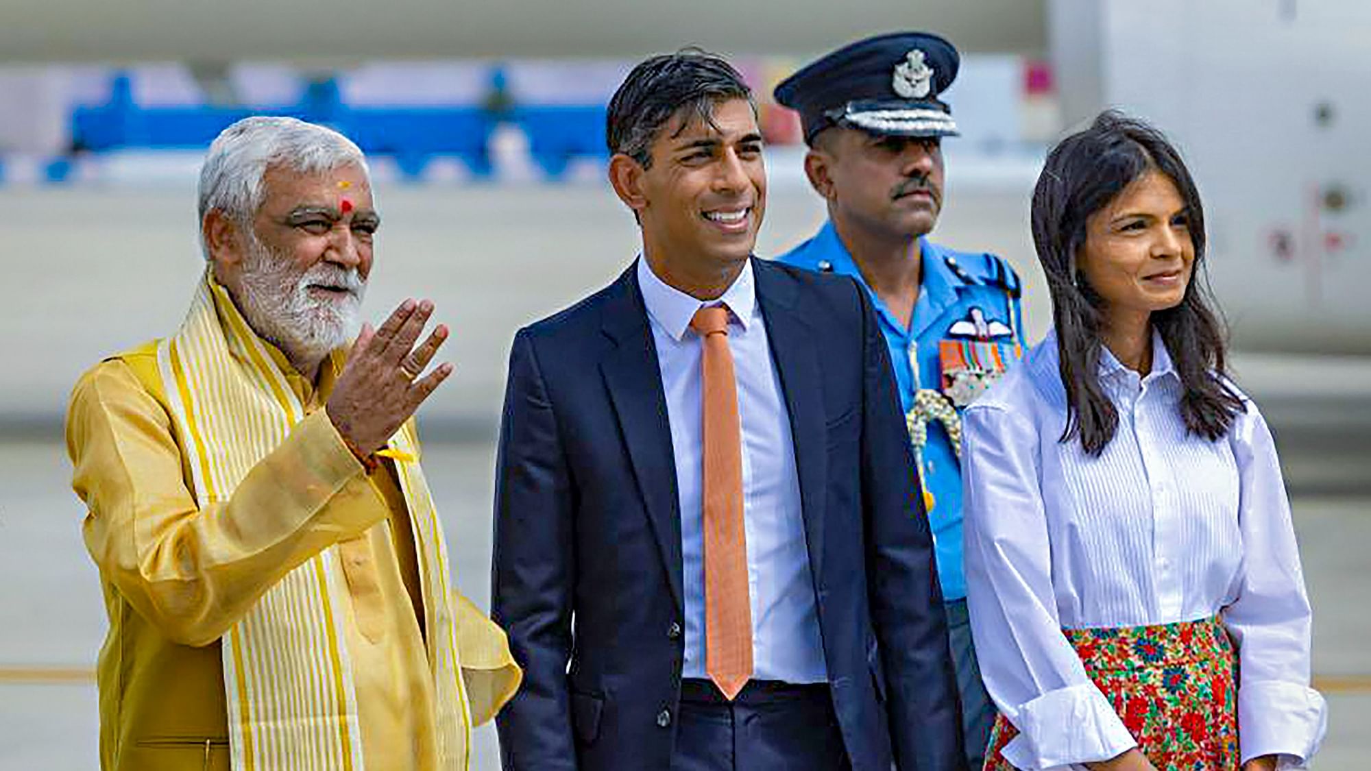 <div class="paragraphs"><p>Hours after his arrival in New Delhi, Prime Minister Rishi Sunak commented on the issue of Khalistani extremist groups in the UK saying that "no form of extremism or violence like that is acceptable."</p></div>