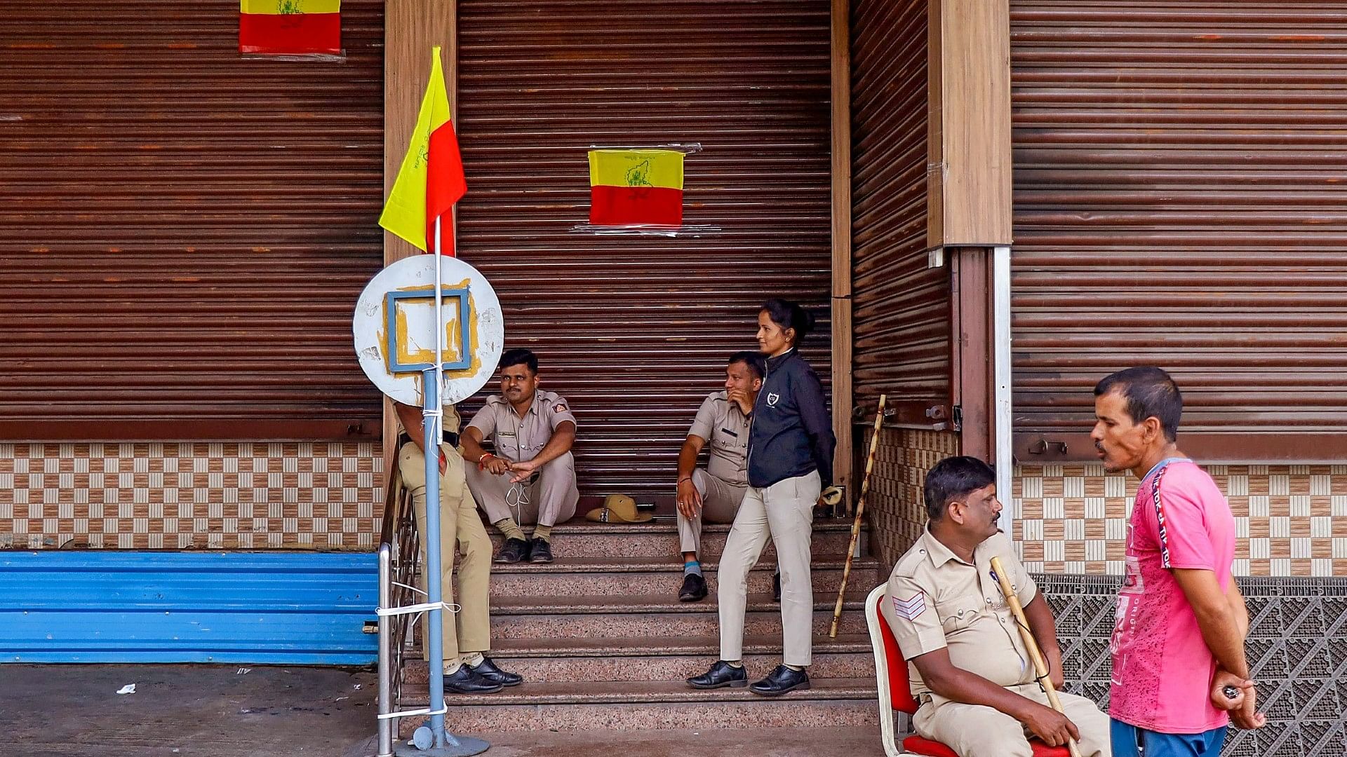 <div class="paragraphs"><p>The Bengaluru Police imposed Section 144 in the city from midnight, denying permission for any protests or processions. The Bengaluru Police Commissioner said, "No one can forcefully implement the bandh. If someone wants to observe it voluntarily, they can."</p></div>