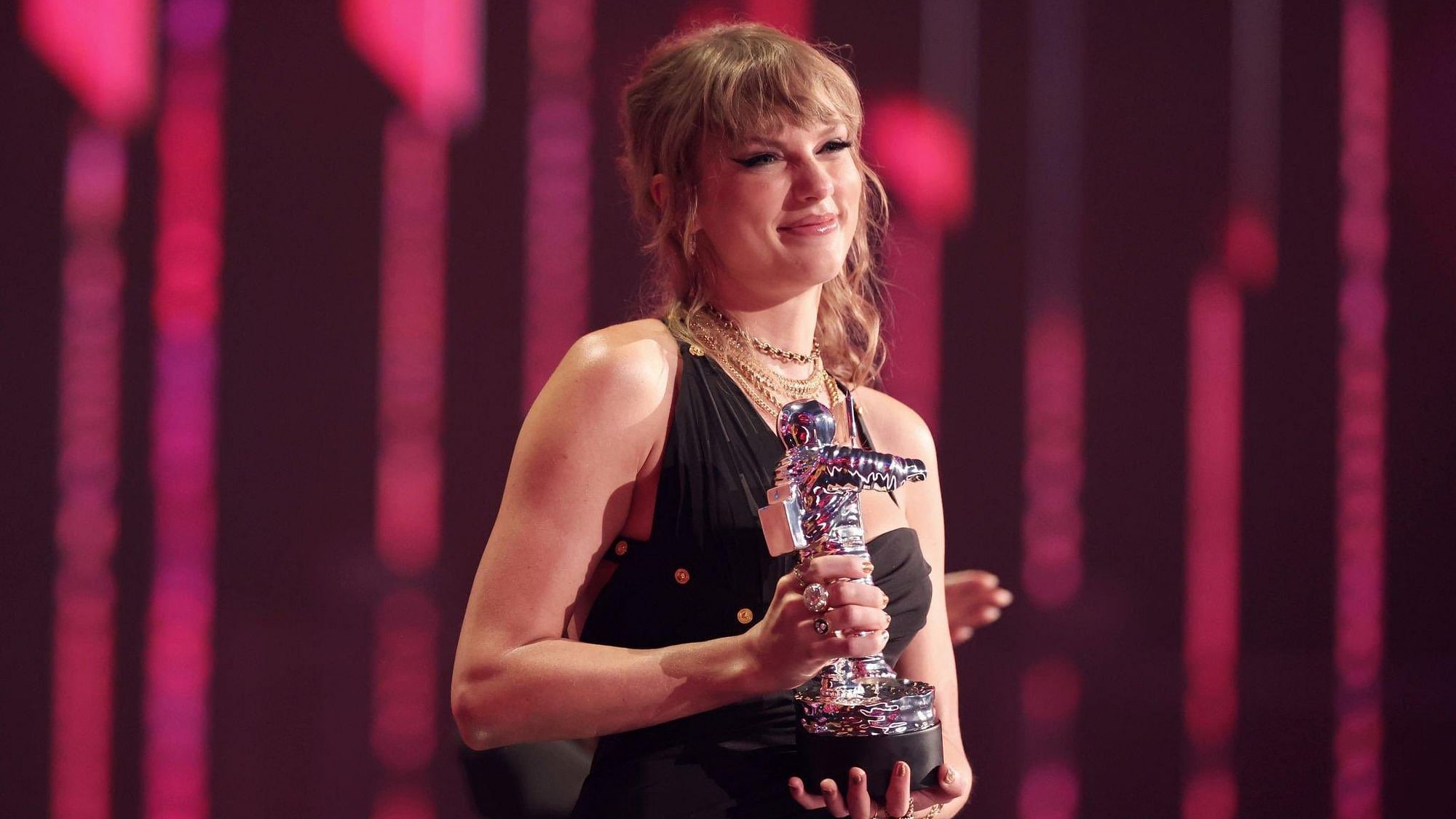 <div class="paragraphs"><p>Taylor Swift wins big at the MTV VMAs 2023.</p></div>