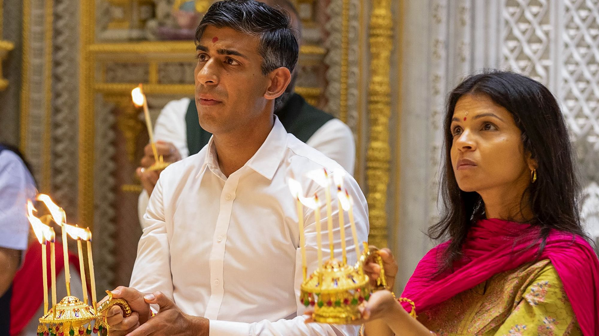 <div class="paragraphs"><p>Photos: UK PM Rishi Sunak, Wife Akshata Murthy at Delhi's Akshardham Temple</p></div>