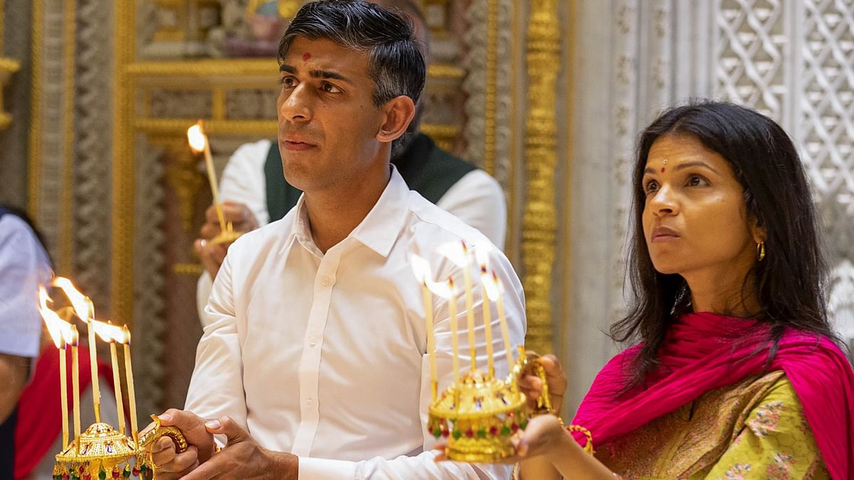 Photos: UK PM Rishi Sunak, Wife Akshata Murthy at Delhi's Akshardham Temple