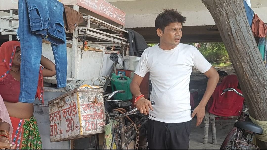 "The police just removes the vendors if they set shop," claimed a resident of Bela Estate on the Yamuna floodplains.