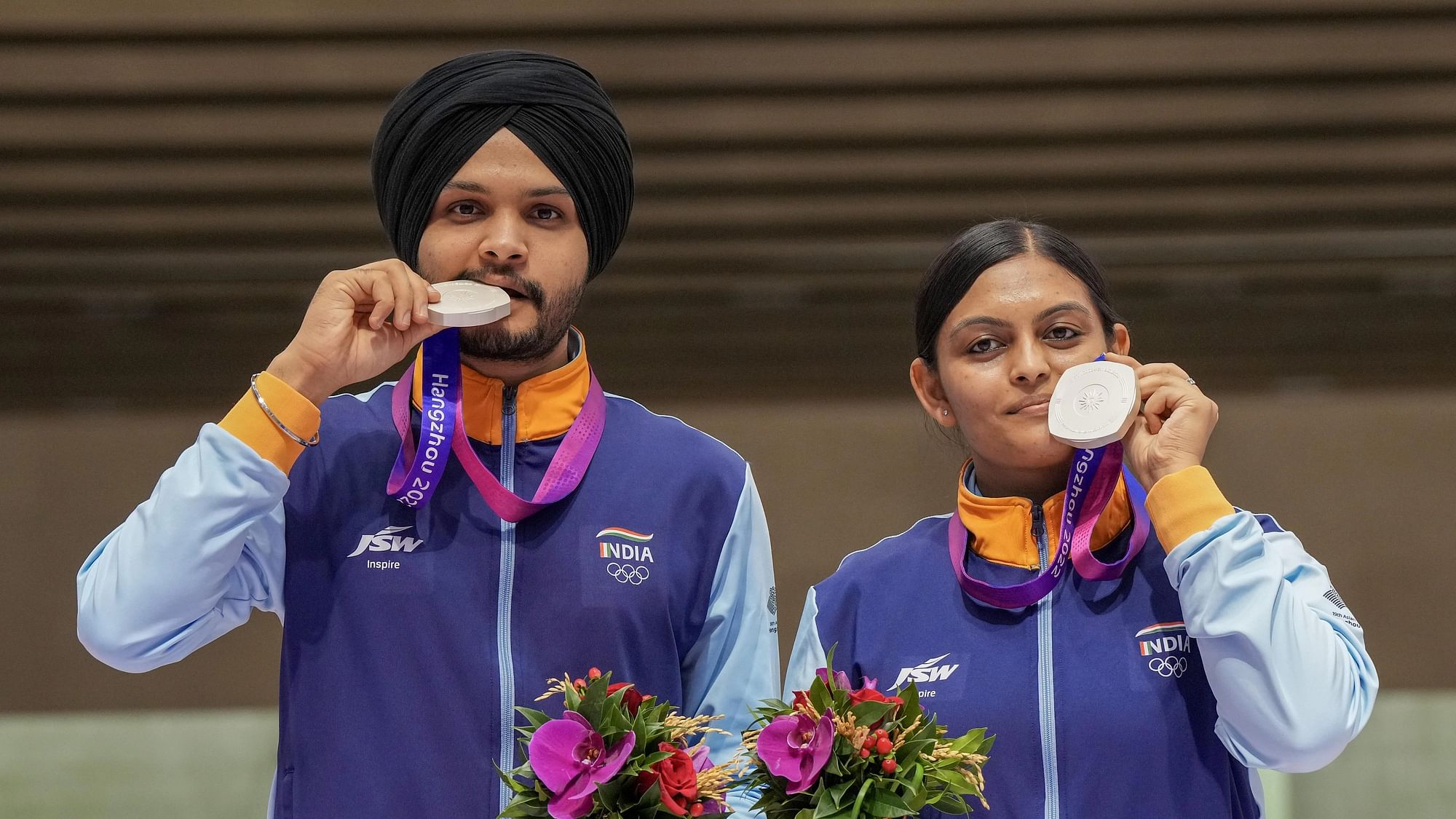 <div class="paragraphs"><p>Hangzhou: Silver medalist Indian shooters Sarabjot Singh and Divya Thadigol Subbaraju pose with the medal after the 10m Air Pistol Mixed Team Gold Medal match at the 19th Asian Games, in Hangzhou, China, Saturday, Sept. 30, 2023. </p></div>