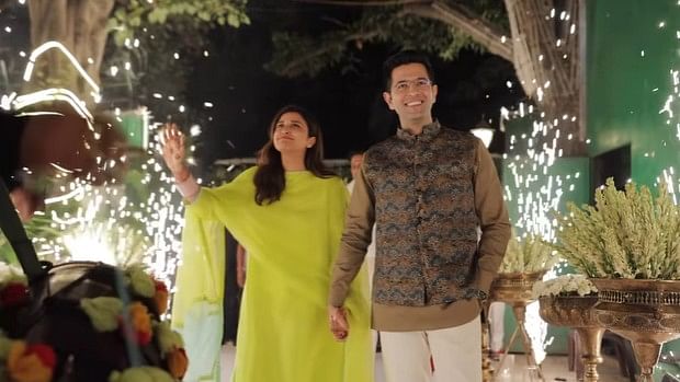 <div class="paragraphs"><p>Raghav Chadha's Family Welcomes Parineeti Chopra With Dhol and Fun Games</p></div>