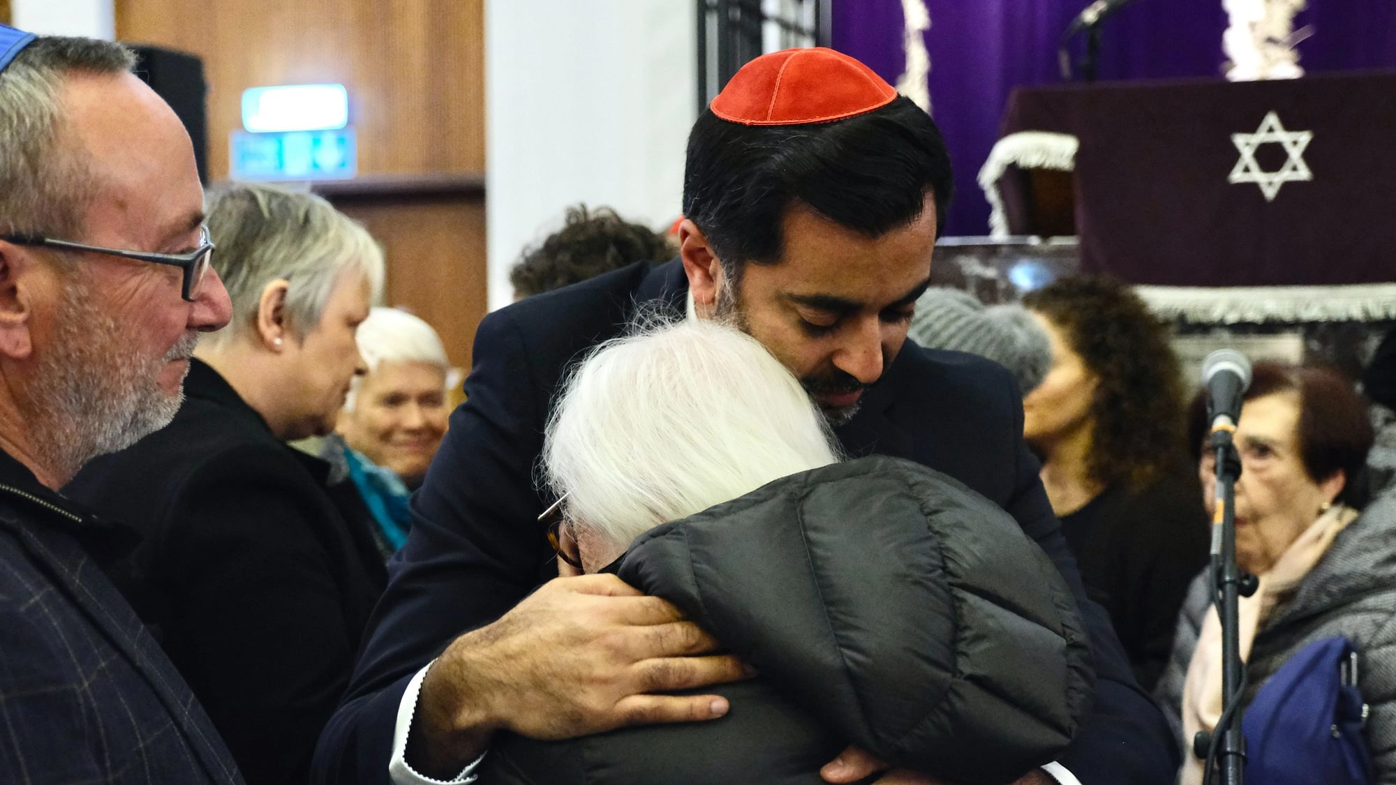 <div class="paragraphs"><p>Scotland FM Humza Yousaf comforts the family of a Jewish man killed in Hamas attack.</p></div>