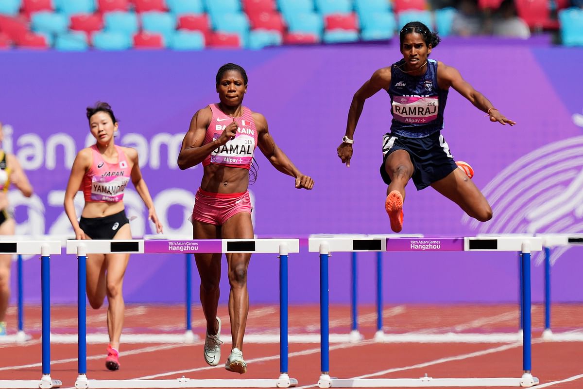 India's Vithya Ramraj broke a 400m hurdles national record on her way to the final of the event at the Asian Games.