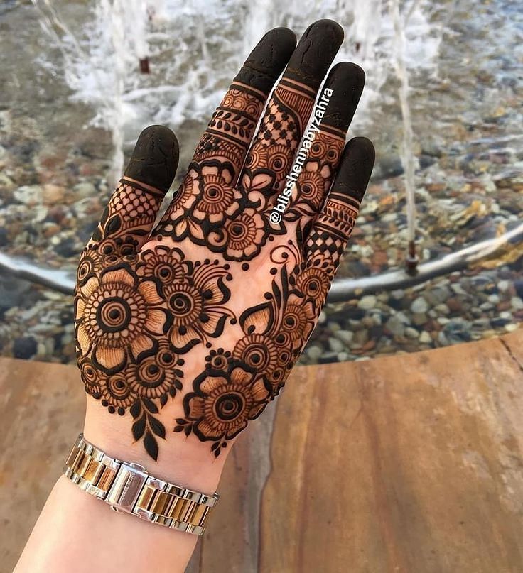 Mehndi Design in Karwa Chauth beautiful simple mehndi design full hand and  food Special Mehndi stmp | Best Mehendi Designs: करवा चौथ पर हाथों में  लगाएं इन डिजाइनों की मेहंदी, खूबसूरती में