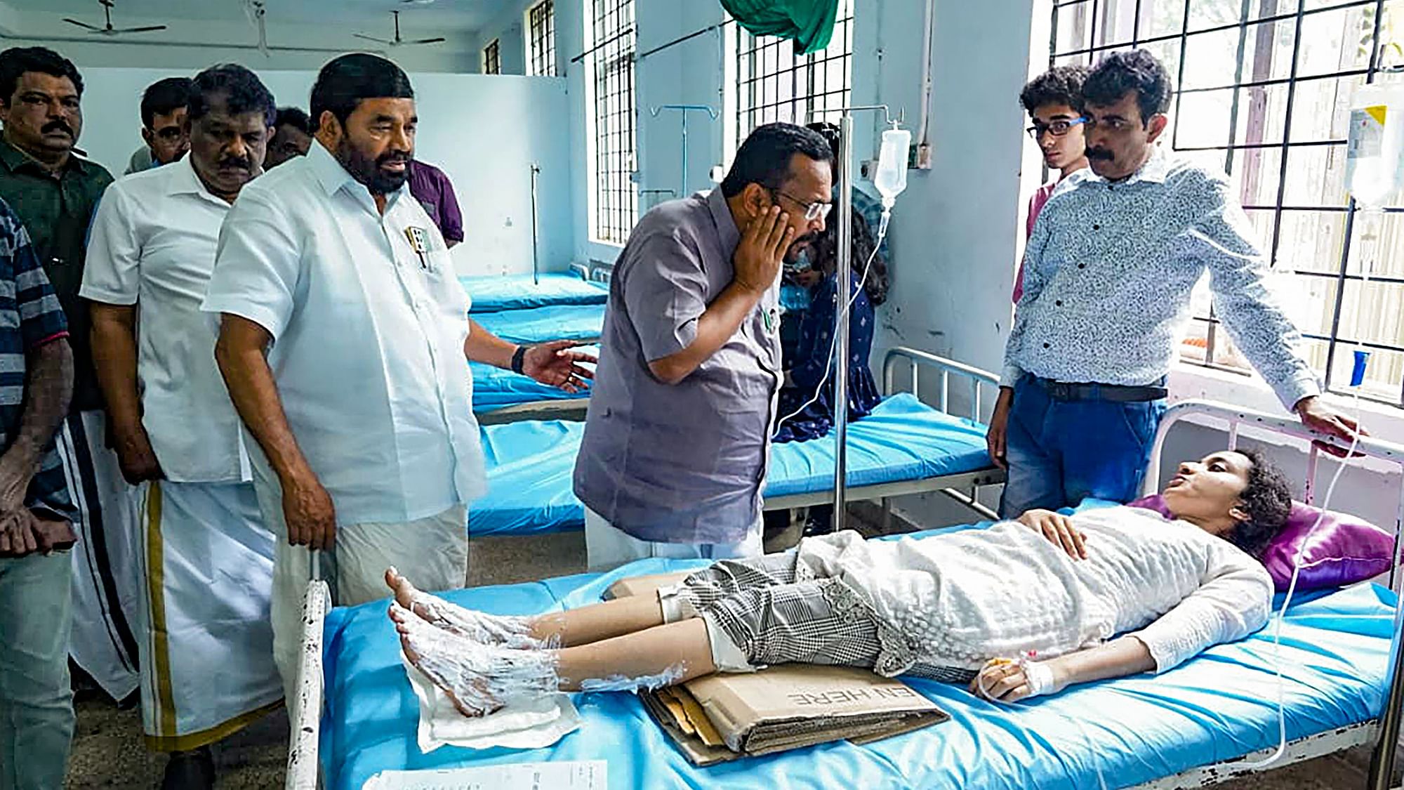 <div class="paragraphs"><p>Kerala Ministers K Rajan, VN Vasavan, and others meet the people who were injured in the&nbsp;convention centre explosion in Kerala, at a hospital in Ernakulam on Sunday, 29 October.</p></div>