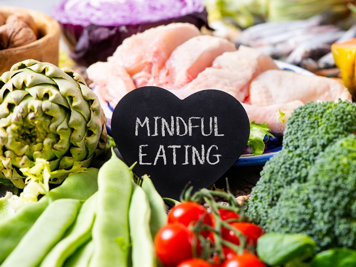 <div class="paragraphs"><p>Tips For Mindful Eating</p></div>