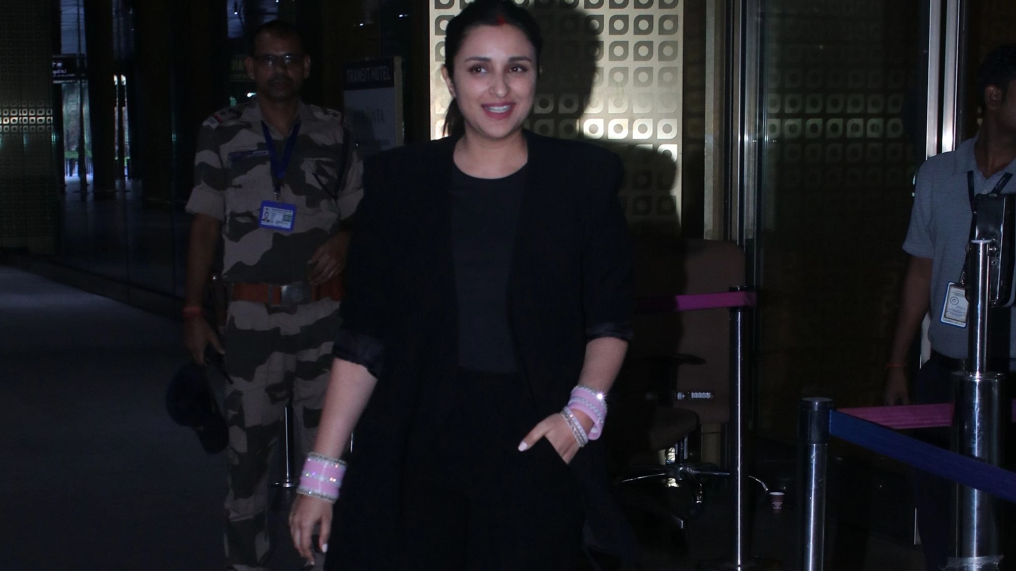 <div class="paragraphs"><p>Parineeti Chopra Returns to Mumbai After Her Lavish Wedding in Udaipur</p></div>