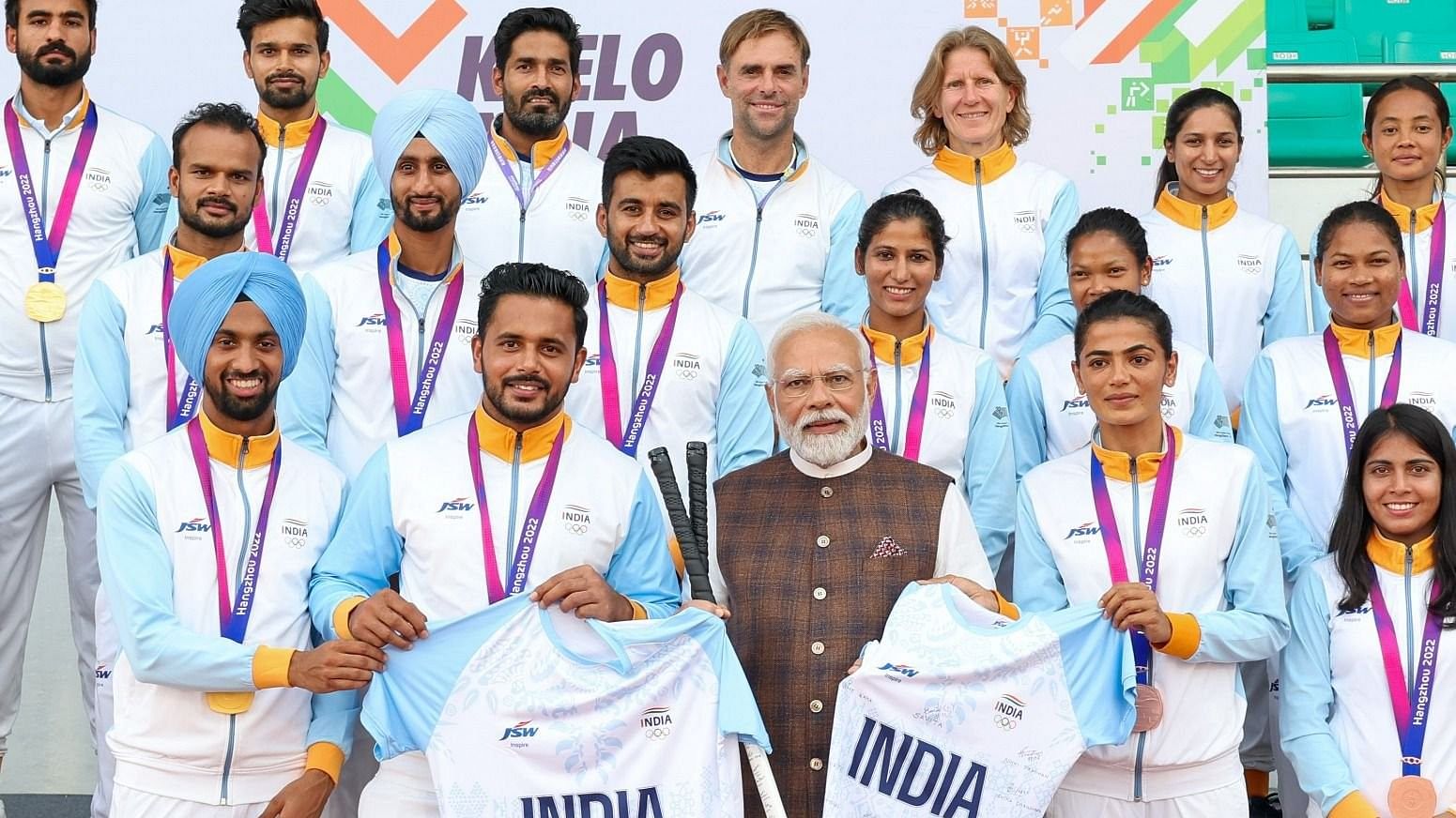 <div class="paragraphs"><p>PM Modi with the Indian men's and women's hockey teams at the felicitation ceremony of the 2023 Asian Games medallists in New Delhi.</p></div>