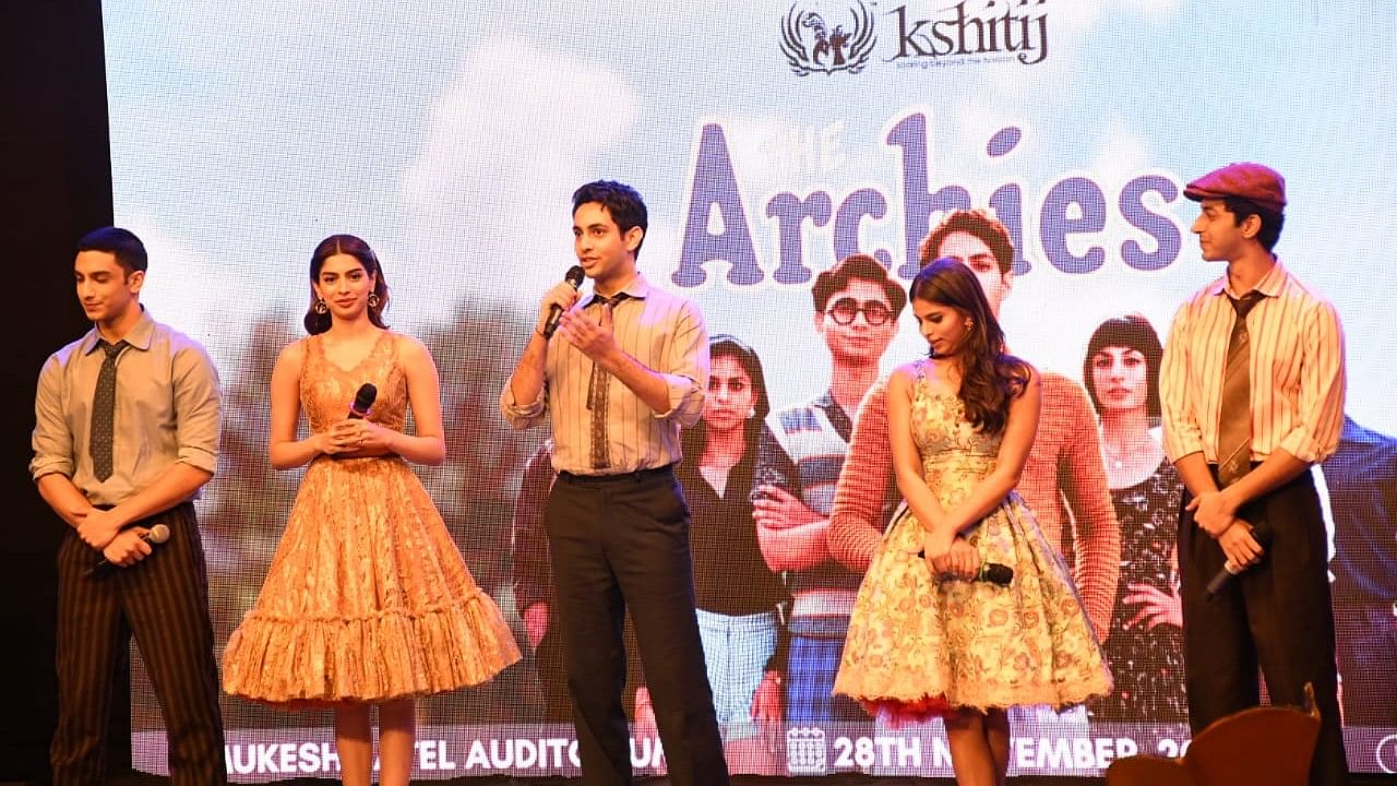 <div class="paragraphs"><p>Suhana Khan, Khushi Kapoor &amp; 'The Archies' Gang Promote Their Film in Style</p></div>