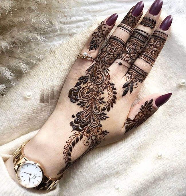 Diwali Mehndi Designs 2023: Here are some mehndi pictures that can help you select a design for yourself.
