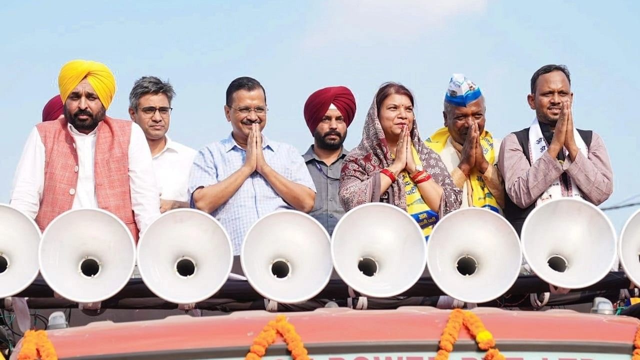 <div class="paragraphs"><p>Aam Aadmi Party (AAP) leaders at an election roadshow in Madhya Pradesh's Singrauli on Thursday, 3 November.&nbsp;</p></div>