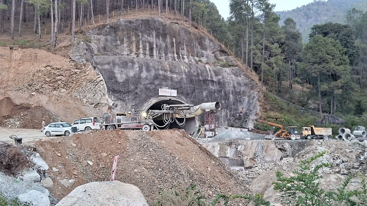 <div class="paragraphs"><p>Rescue operations continued on the third day, Tuesday, 14 November, to rescue 40 workers trapped after a tunnel collapsed in Uttarakhand's Uttarkashi.</p></div>