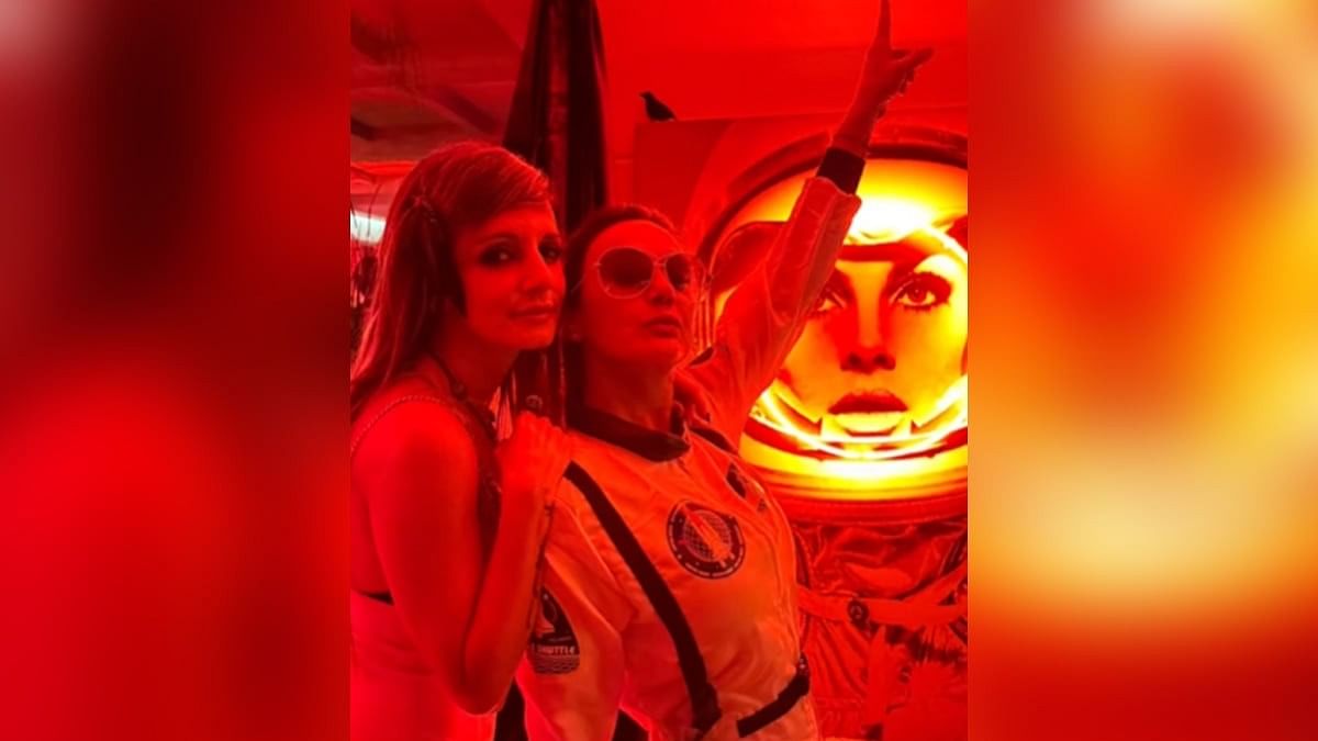 <div class="paragraphs"><p>Inside Pics From Sussane Khan's Spooky-Themed Birthday Celebration</p></div>