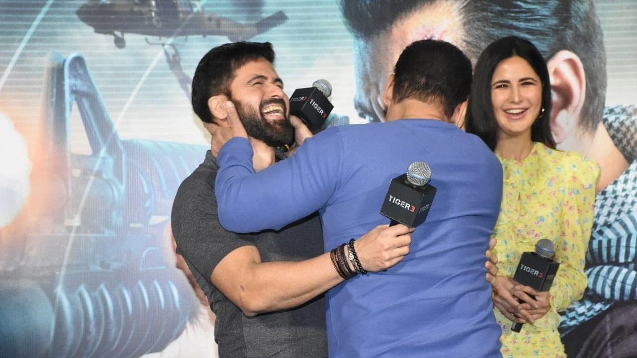 <div class="paragraphs"><p>Salman Khan, Katrina Kaif and Emraan Hashmi have a ball at the <em>Tiger 3</em> event.</p></div>