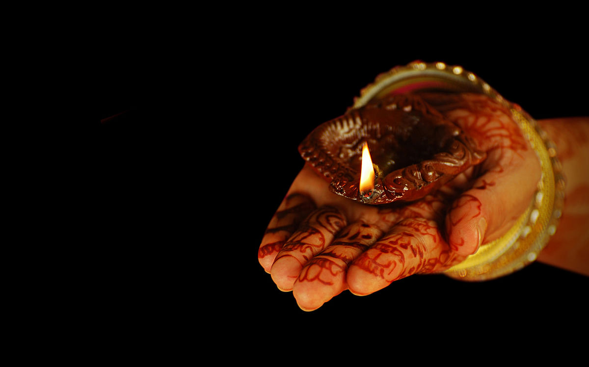 Happy Karwa Chauth 2023: Here are some wishes, greetings, and images to share with your friends and family.
