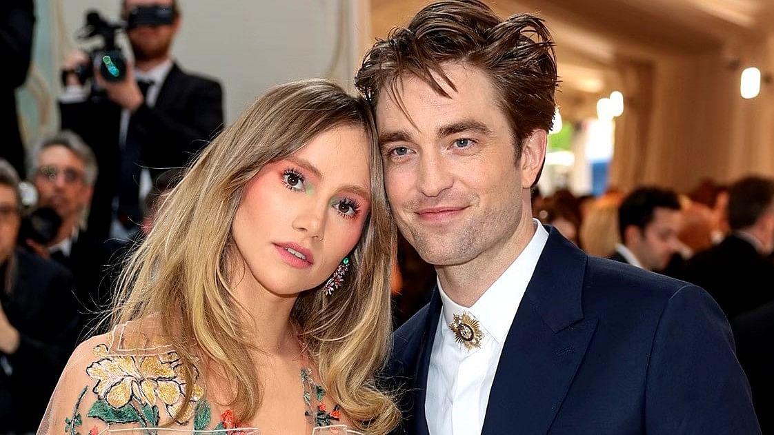 <div class="paragraphs"><p>Robert Pattinson and Suki Waterhouse are expecting their first child.</p></div>