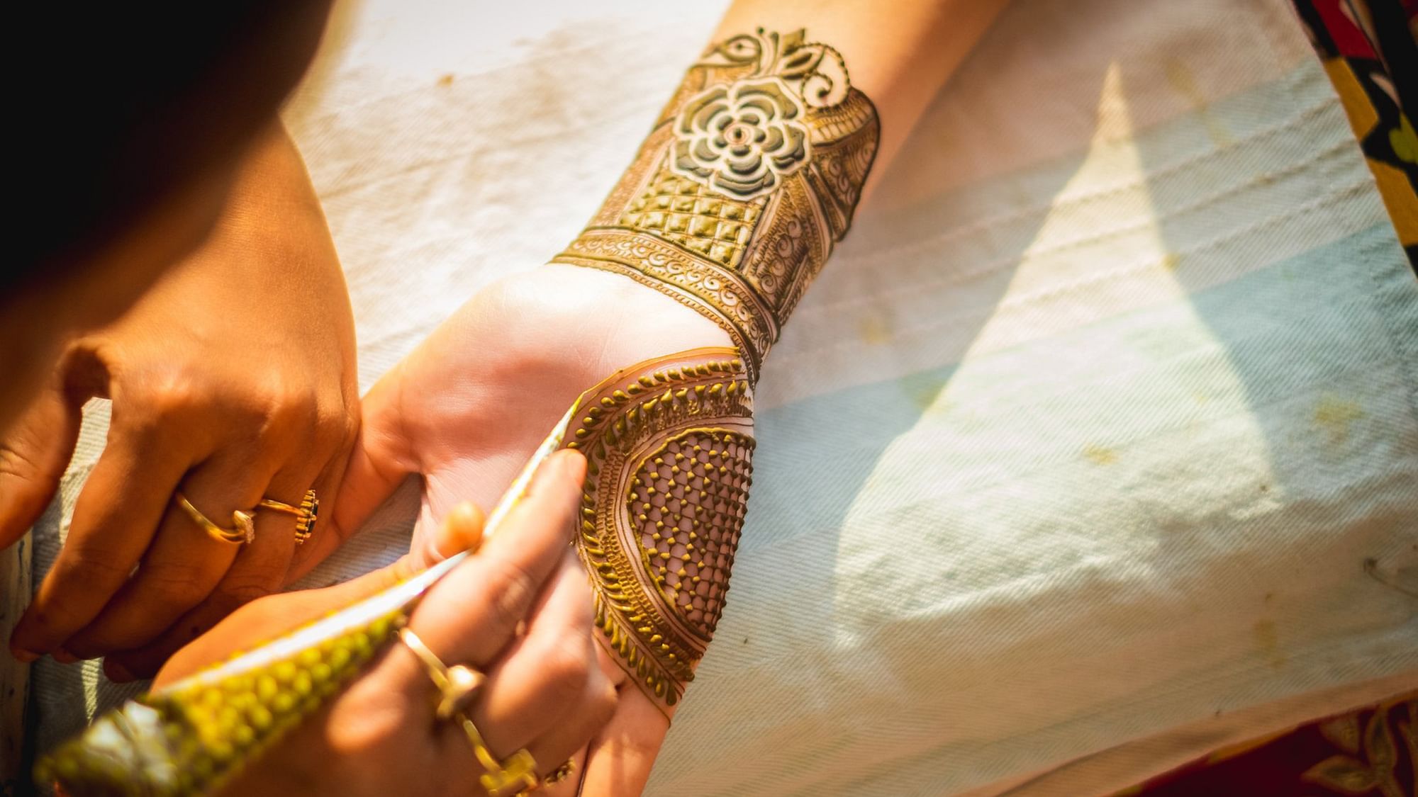 Karwa Chauth Mehndi Design: करवा चौथ पर हाथों में सजाने वाली हैं पिया के  नाम की मेहंदी, देखें ये लेटेस्ट डिजाइन | Jansatta