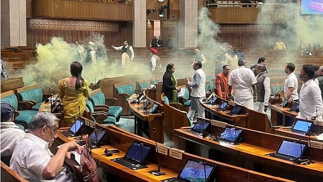 <div class="paragraphs"><p>In a major security breach in the parliament, two intruders from the visitors' gallery threw cans of smoke.</p></div>