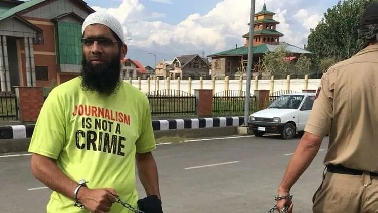<div class="paragraphs"><p>The Jammu and Kashmir and Ladakh High Court on Monday, 11 December, quashed the detention of journalist Asif Sultan under the Public Safety Act (PSA).</p></div>
