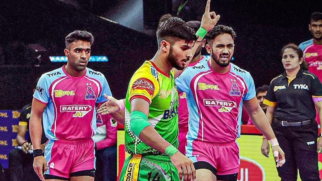 <div class="paragraphs"><p>Patna Pirates were defeated by&nbsp;Jaipur Pink Panthers.</p></div>