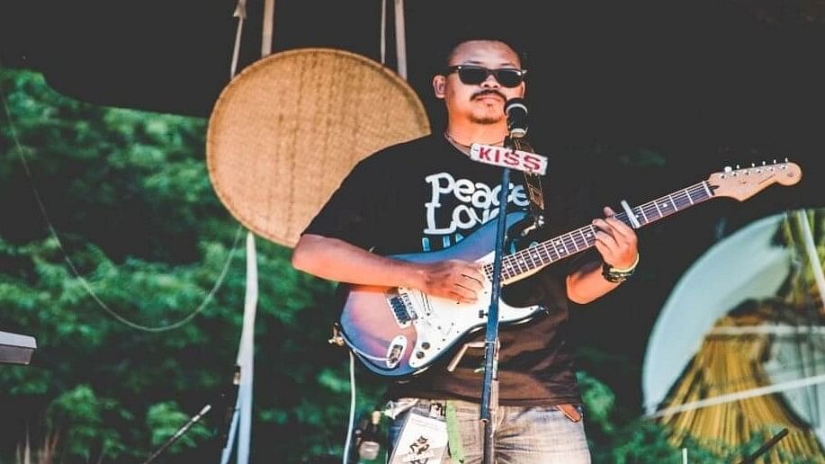 <div class="paragraphs"><p>Akhu Chingangbam, the lead vocalist of a folk rock bank Imphal Talkies, was reportedly kidnapped on Friday, 29 December, by unidentifed armed miscreants.</p></div>