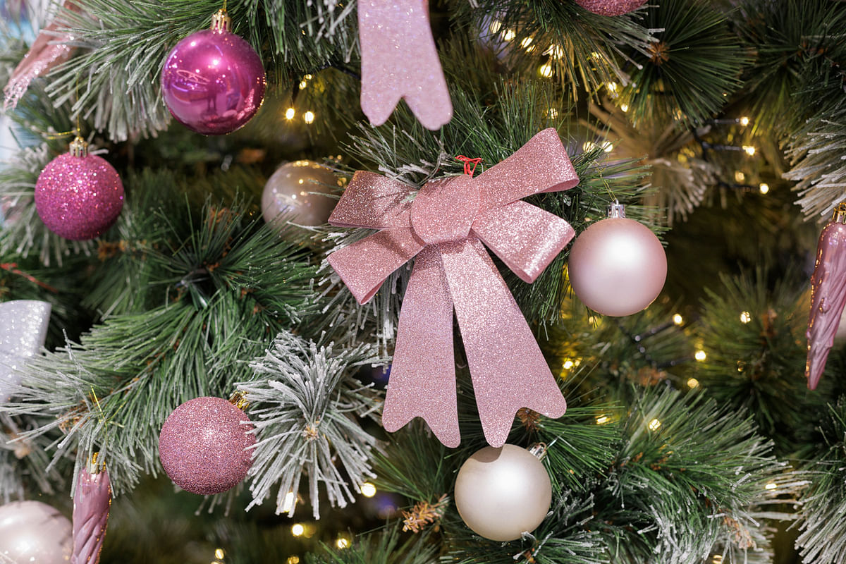 Christmas Tree Decoration 2023: Here are some best ideas to decorate your Christmas tree at home.