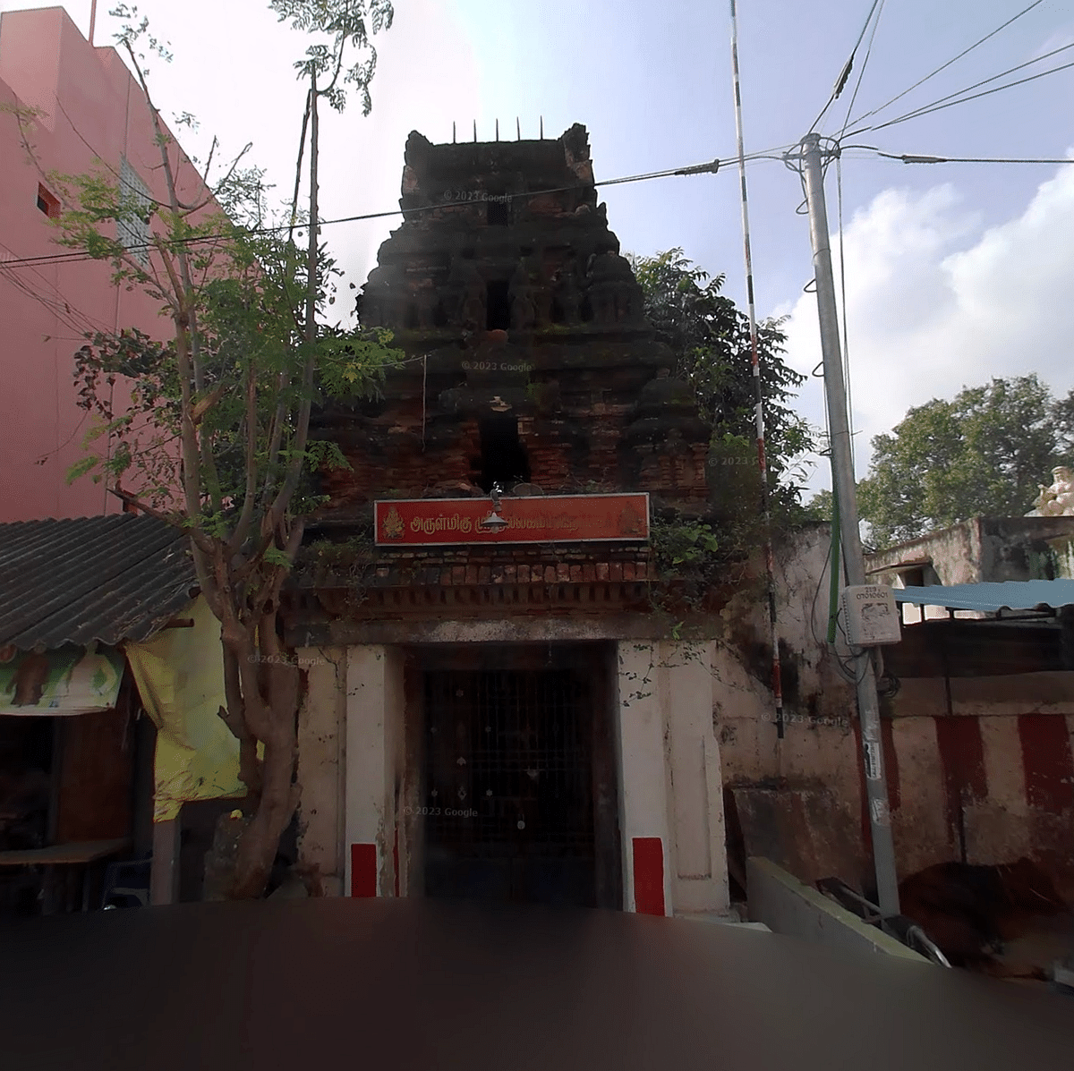 A local shopkeeper and the Tamil Nadu government have clarified that the temple is run by a family, not the state.