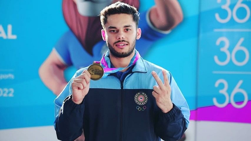 <div class="paragraphs"><p>Vijayveer Sidhu won silver in the men’s 25m rapid-fire pistol (RFP) at the on-going Asia Olympic Qualification Rifle/Pistol in Jakarta</p></div>