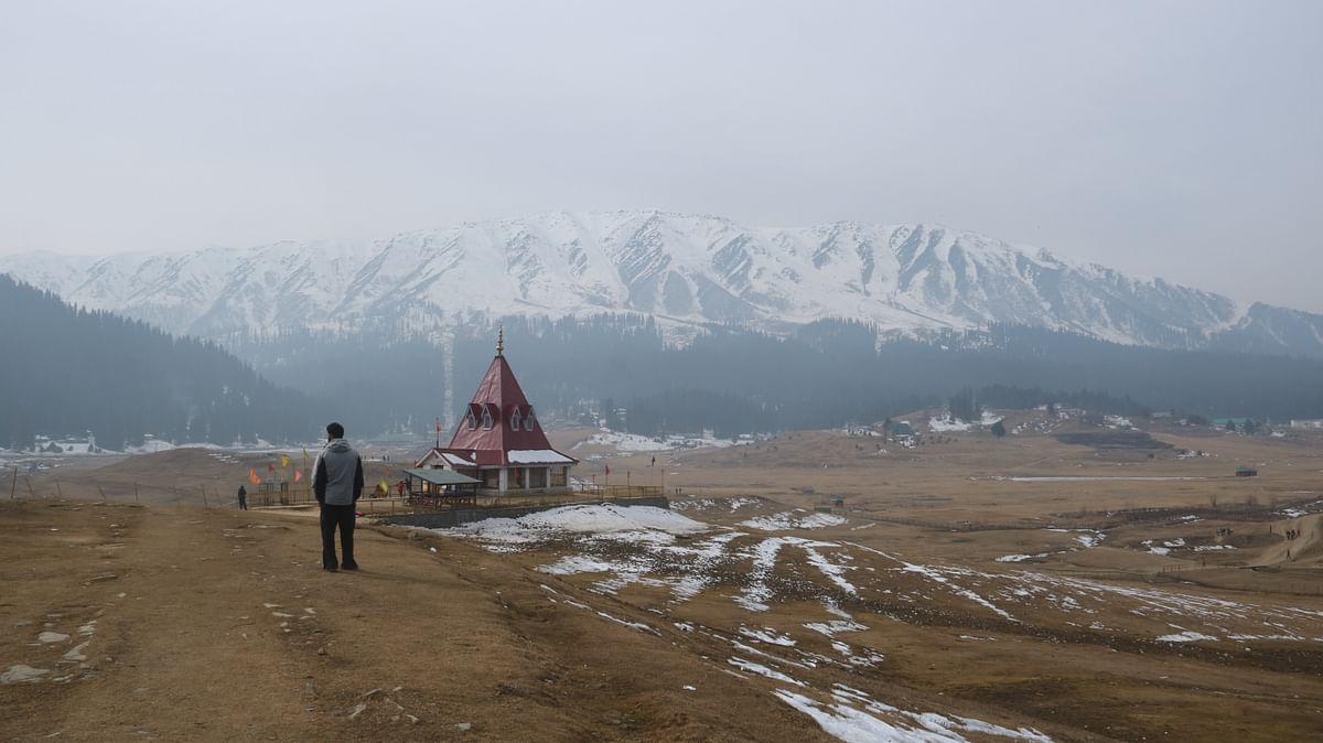 Gulmarg has been facing a dry spell, leading to several people sounding alarm about the unprecedented situation. 