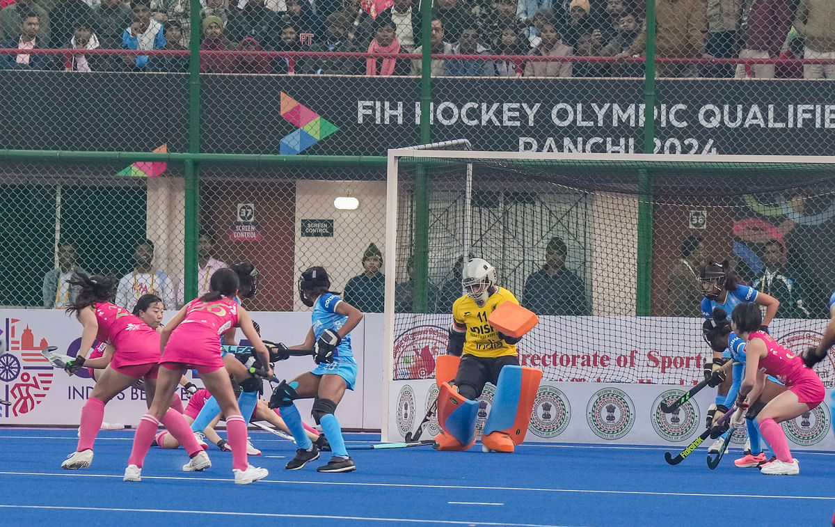 #Hockey | Japan book #2024ParisOlympics berth as they beat India 1-0 in FIH Hockey Olympic Qualifier in Ranchi.