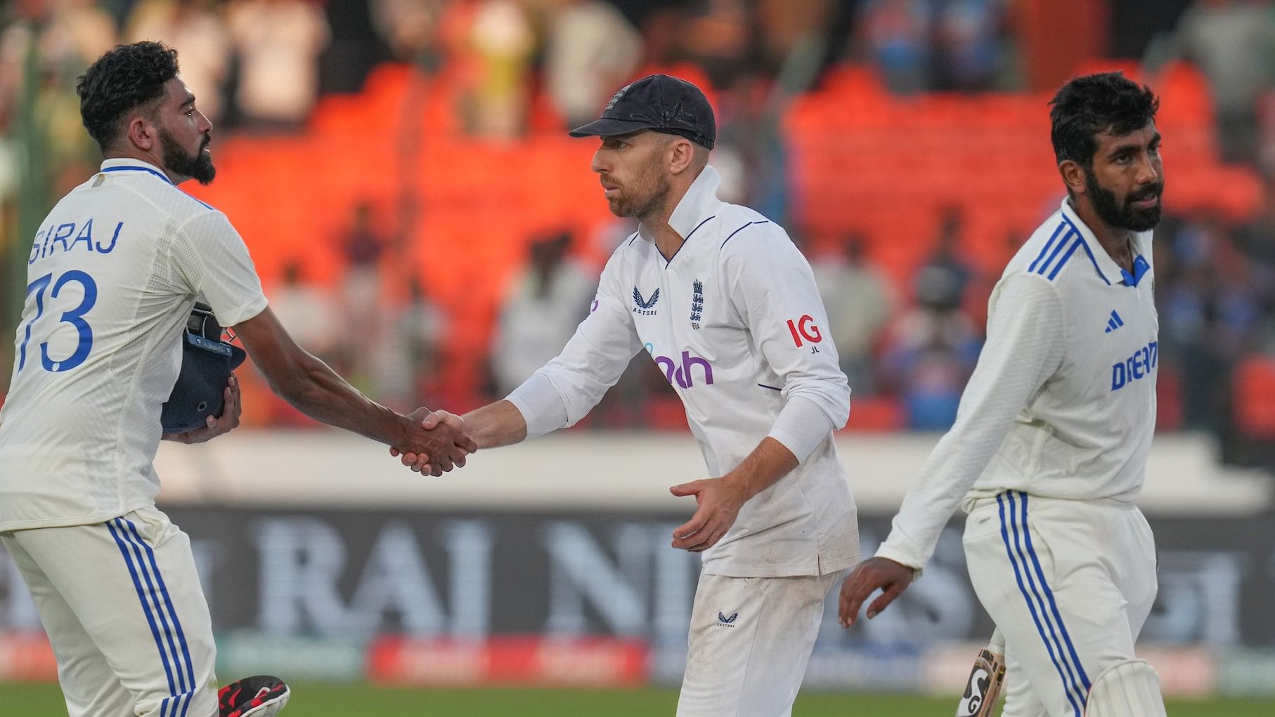 <div class="paragraphs"><p>England and India players greet each other after England won the Test series-opener against India by 28 runs in Hyderabad.</p></div>