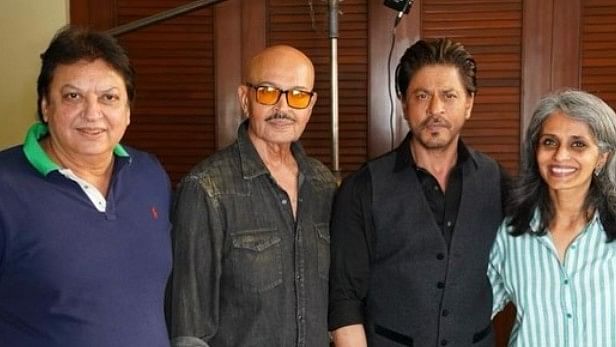 <div class="paragraphs"><p>Shah Rukh Khan Shoots for Rakesh Roshan’s Documentary 'The Roshans'</p></div>