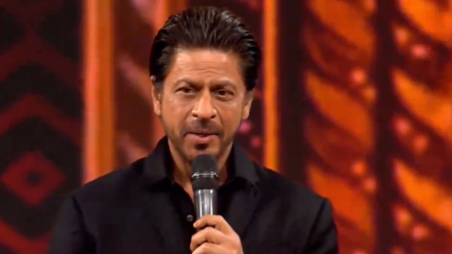 <div class="paragraphs"><p>Shah Rukh Khan was back again in Jamnagar for an Ambani event.</p></div>