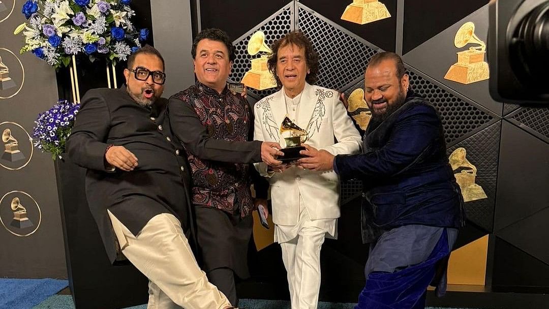 <div class="paragraphs"><p>Shankar Mahadevan and Zakir Hussain's fusion band Shakti won laurels for their fusion band Shakti.</p></div>