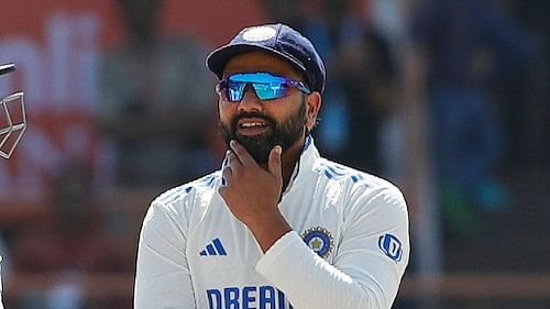 <div class="paragraphs"><p>Rohit Sharma reacts hilariously as Indian batters get confused over the declaration call&nbsp;</p></div>