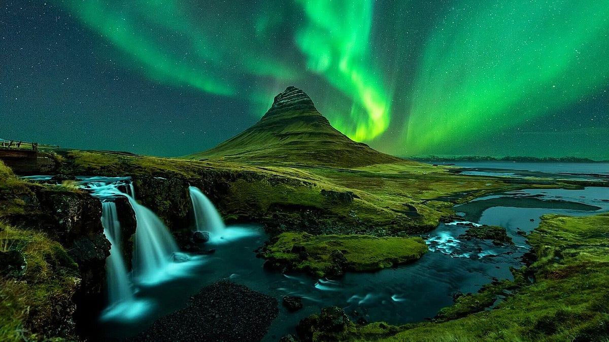 Chasing the Aurora: A Guide to Witnessing Northern Lights in Reykjavik - Vimarsana News